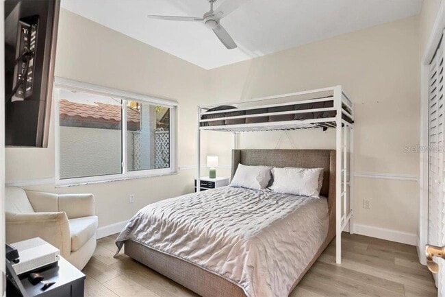 Building Photo - 862 Hudson Ave