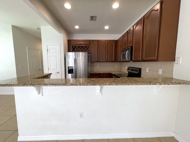 Building Photo - 3/2.5 Townhome in Pinellas Park Available Immediately