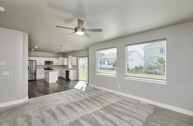 Building Photo - HOLIDAY LEASING SPECIAL!! 4 Bedroom, 3 Bathroom Home In Waukee!