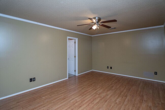 Building Photo - 4 Bedroom Home in North Little Rock with S...