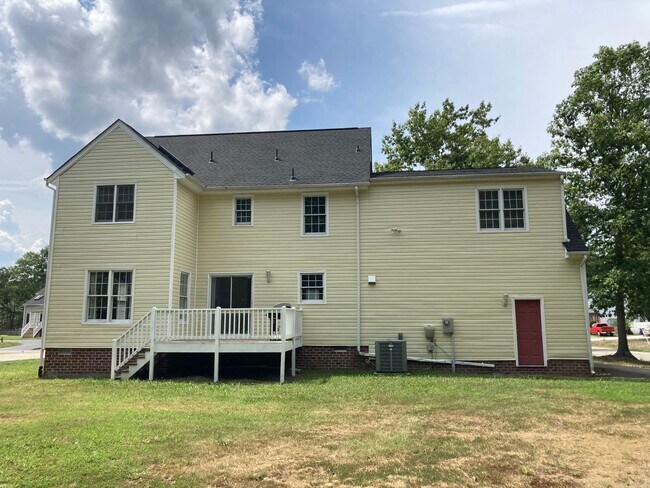 Building Photo - 5901 Tuskwillow Dr