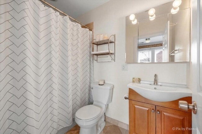 Building Photo - 6146 N Ravenswood Ave