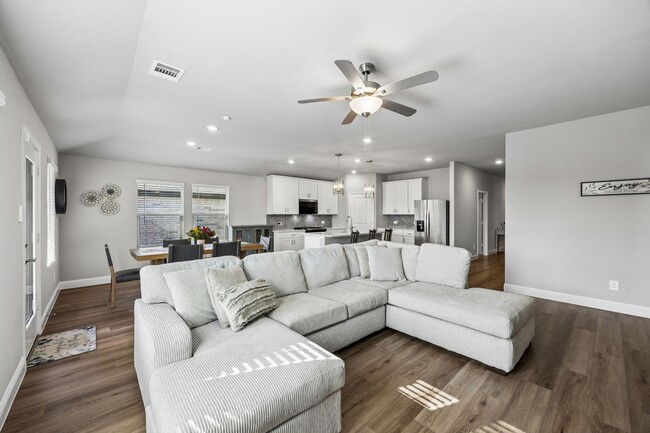 Building Photo - 1107 Emberwood Dr