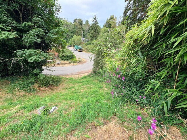 Building Photo - Charming Three Bed West Seattle Vintage Home Near Lincoln Park and Puget Sound!