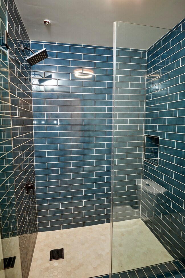 Building Photo - 7080 Via del Mar