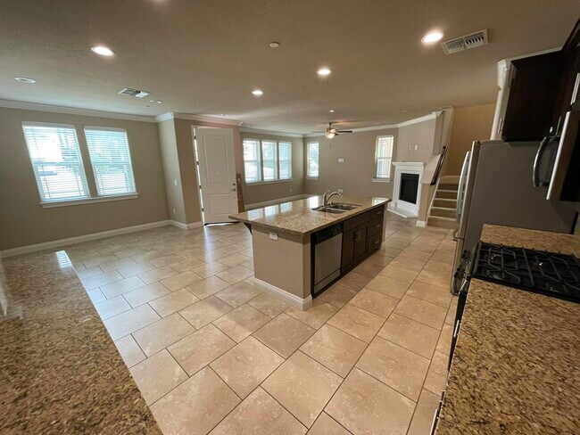 Building Photo - 677 Addison Ln