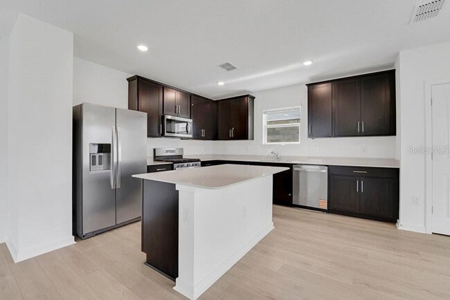 Building Photo - 33460 Binding Ties Ln