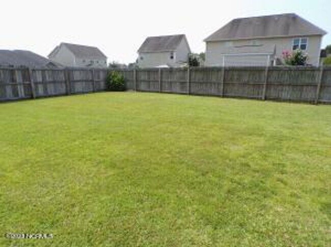 Building Photo - 4 Bedroom 2.5 Bathroom home located in Carolina Subdivision