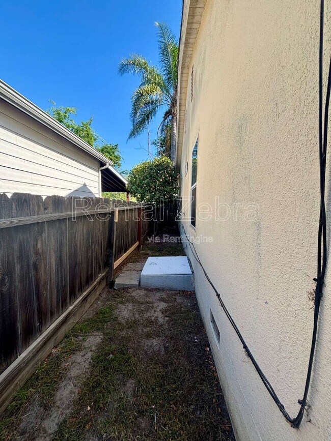 Building Photo - 1531 Marguerite St