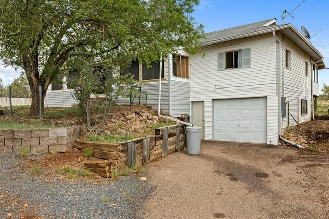 Primary Photo - 5066 Iris St