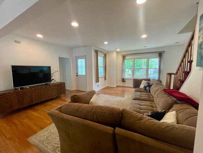 Building Photo - 39 Mabel St