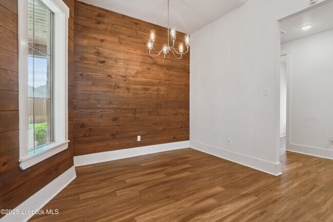 Building Photo - 623 N 9th St