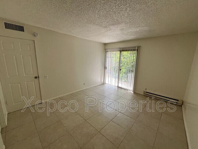 Building Photo - 556 E Chuckwalla Rd