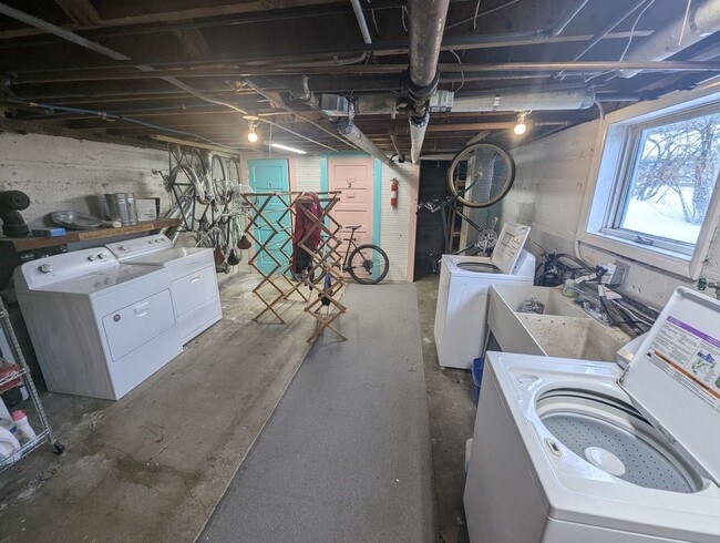 Building Photo - 312