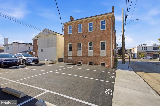 Building Photo - 21 W Front St