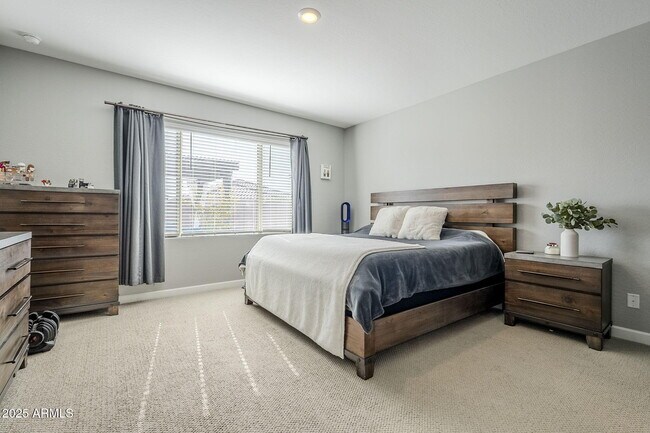 Building Photo - 9935 E Thornbush Ave