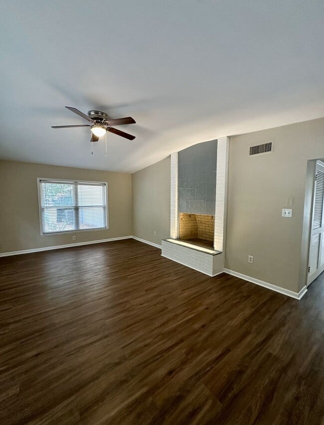 Building Photo - Upgraded 4BR/3.5BA Pool Home in Prestigiou...
