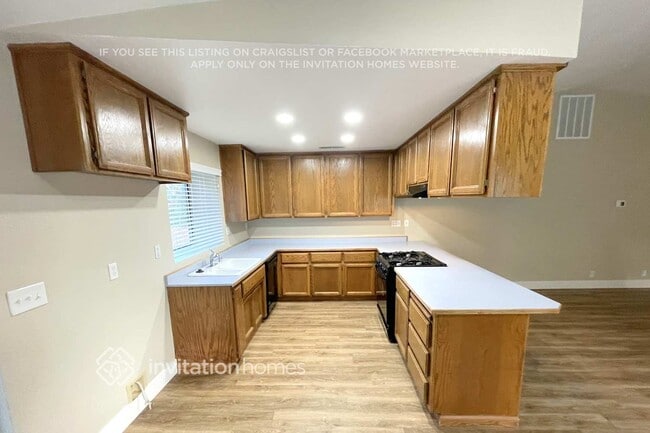 Building Photo - 627 Myrtle Ave