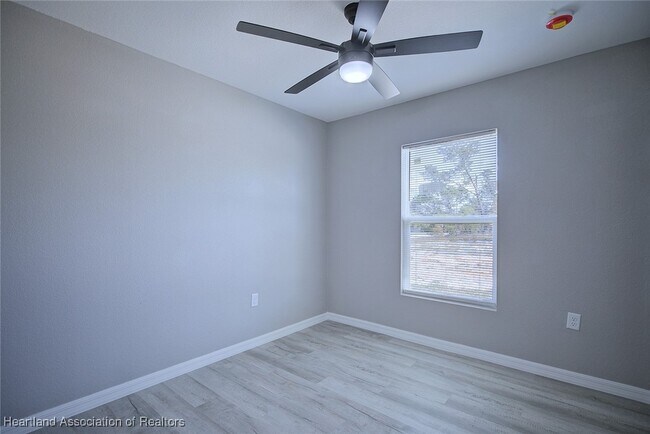 Building Photo - 293 Lincoln Rd NE