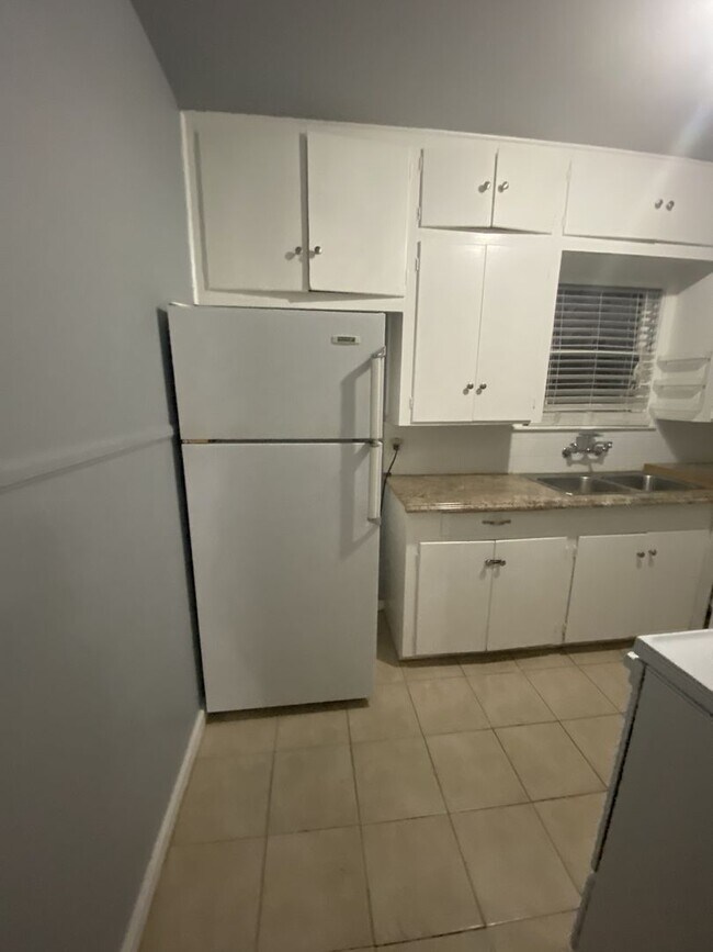 Building Photo - Bryn Mawr