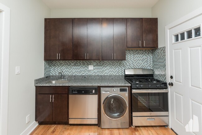 Building Photo - 627 oakdale-3