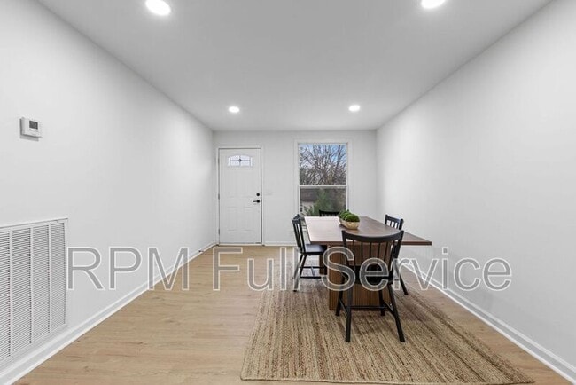 Building Photo - 1025 42nd Ave N