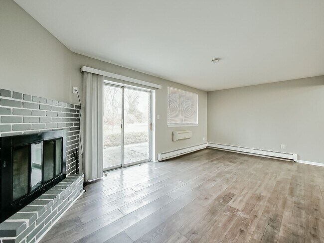 Building Photo - Easy Living in White Lake 2 Bed Home in Great Location