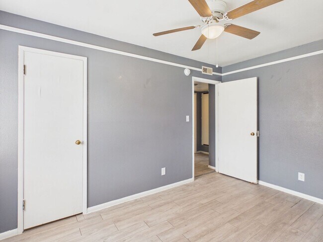 Building Photo - 2711 Duncan Dr
