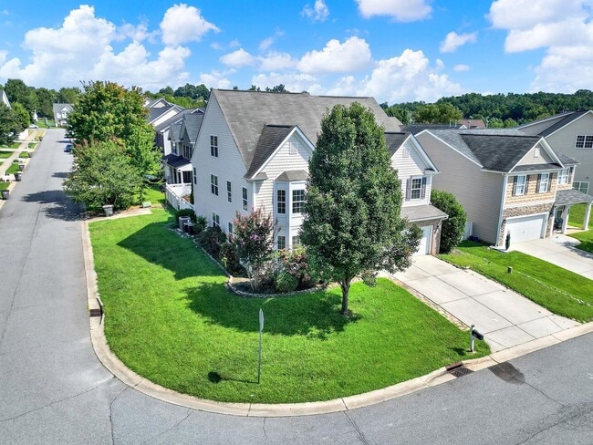 Building Photo - Stunning 6 Bed 3.5 Bath Home in Davidson!