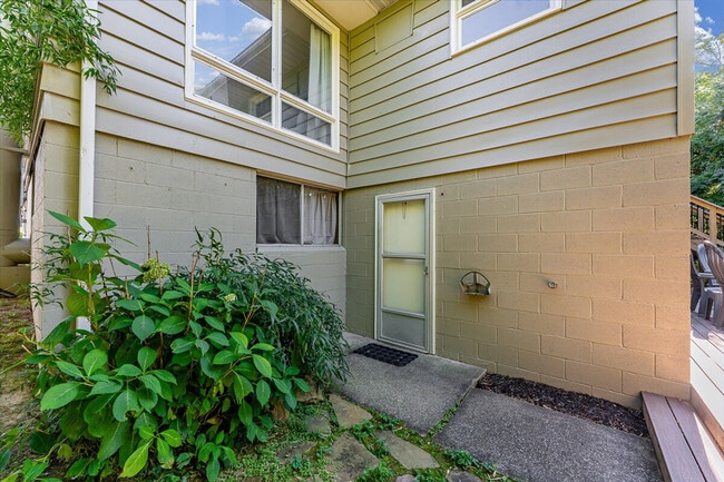 Building Photo - 521 Woodhaven Dr