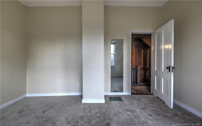 Building Photo - 473 Amity Rd