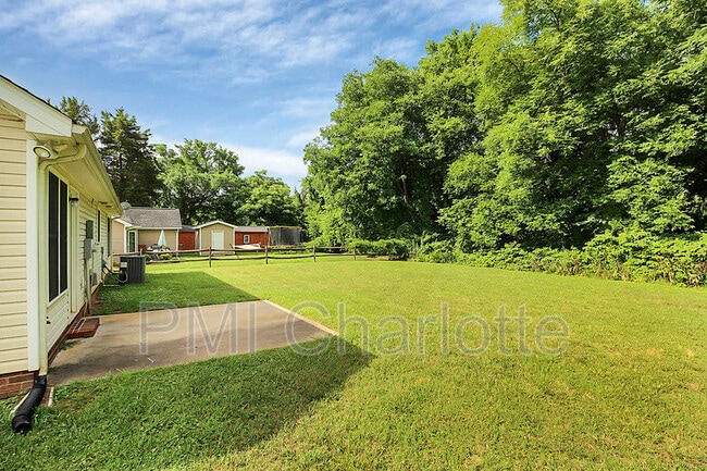 Building Photo - 2510 S Ridge Ave