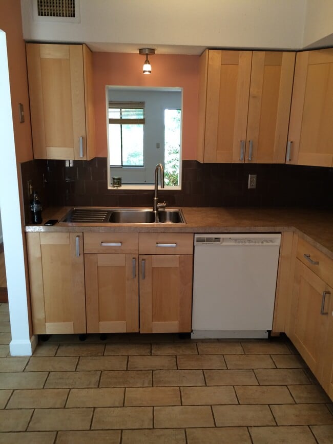 Building Photo - 1 Talcott Forest Rd