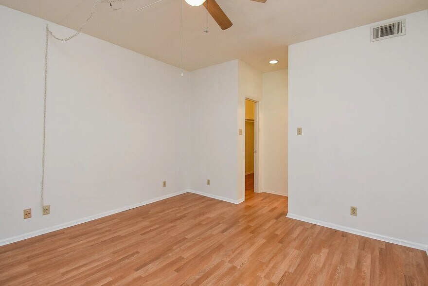 Building Photo - 2211 S Braeswood Blvd