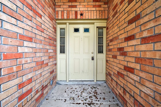 Building Photo - Bear Creek South