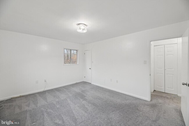 Building Photo - 10607 Weymouth St