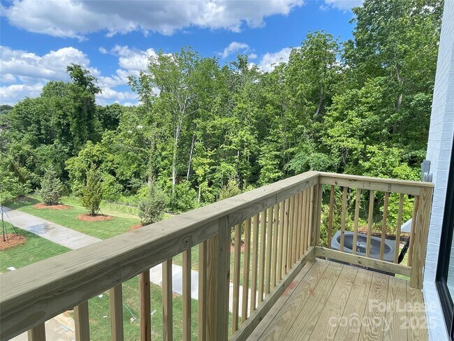 Building Photo - 5005 Layman Dr