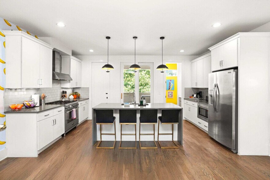 Building Photo - 1708 8th Ave S