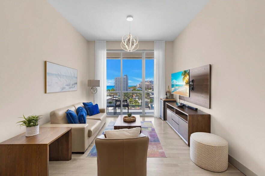 Building Photo - 111 N Ocean Dr