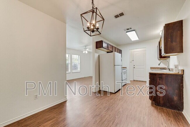 Building Photo - 3008 Prairie Ave