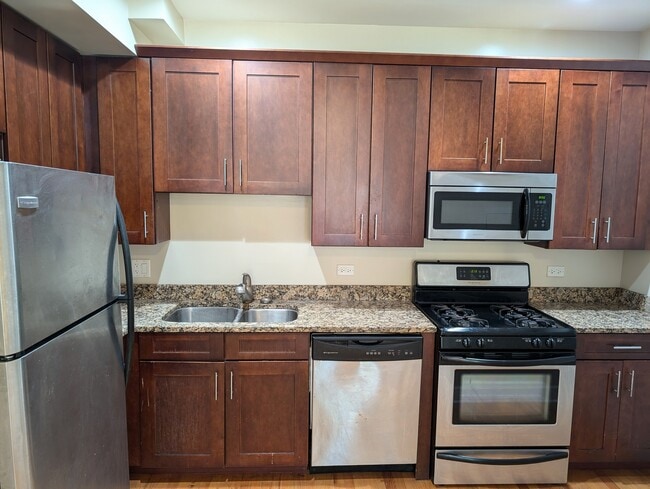 Building Photo - 142 Elmwood Ave