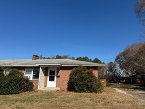 Building Photo - Updated Two Bedroom Duplex in Lincolnton
