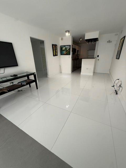Building Photo - 5555 Collins Ave