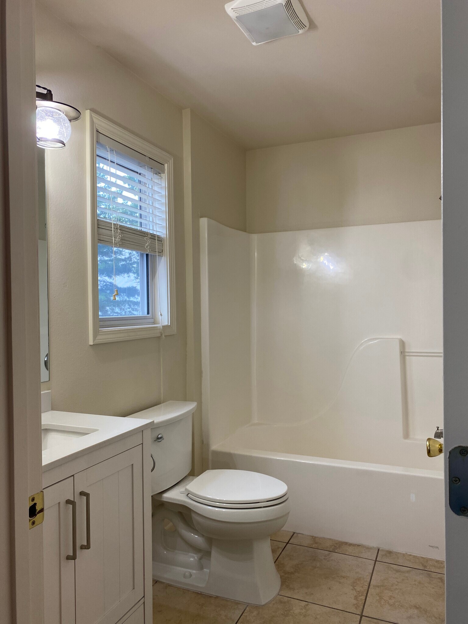 Master Bathroom - 1205 Pinewood Dr