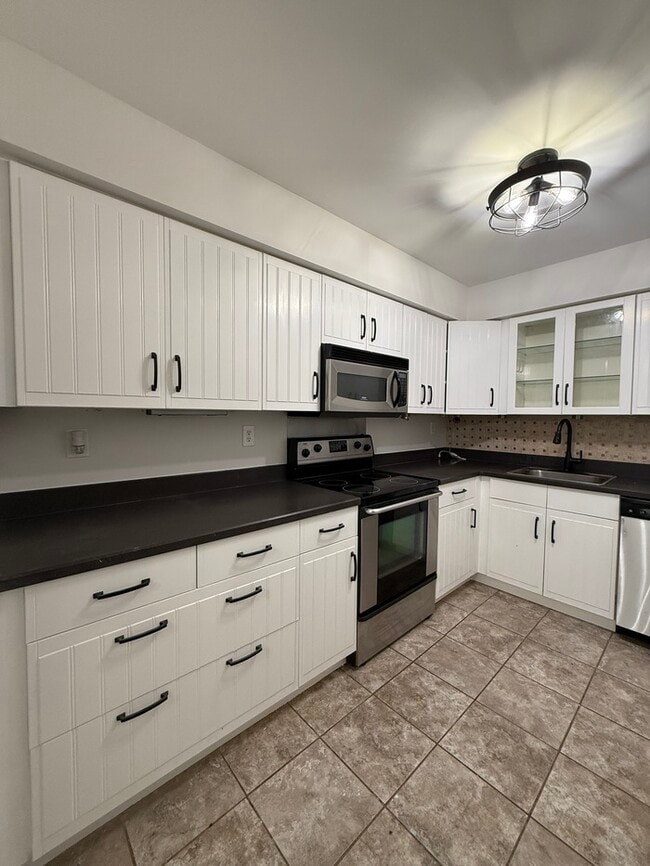 Building Photo - 2041 Harbour Dr