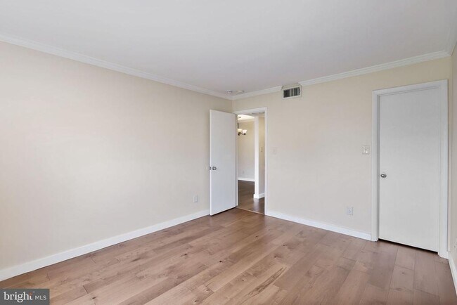 Building Photo - 1725 Ascot Way