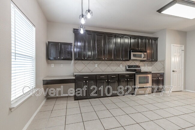 Building Photo - 2208 Sunderidge