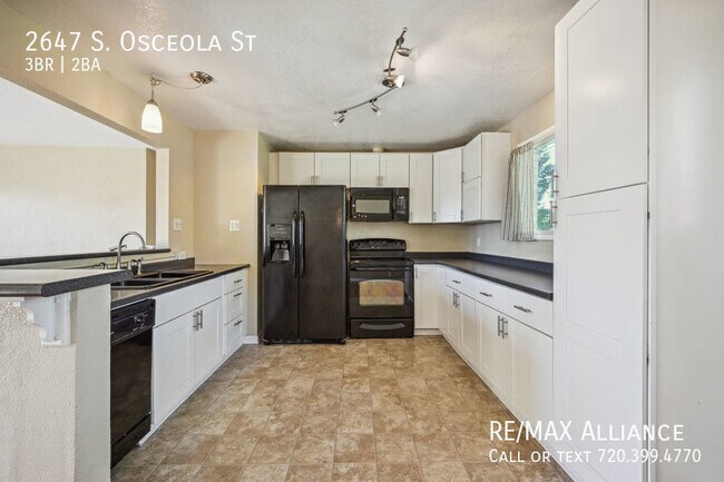 Building Photo - 2647 S Osceola St