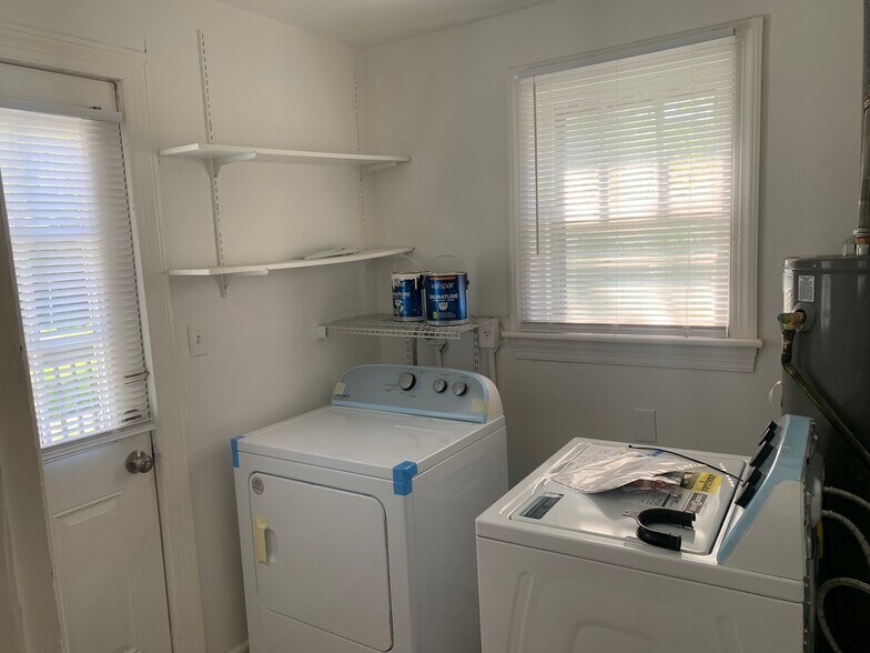 Building Photo - 9324 Phillip Ave