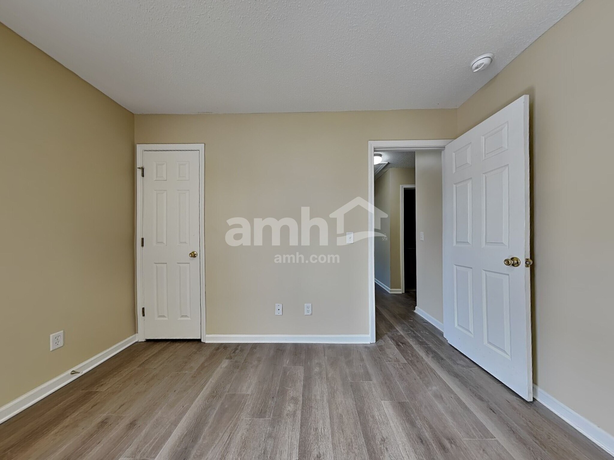 Building Photo - 210 Flat Rock Ter